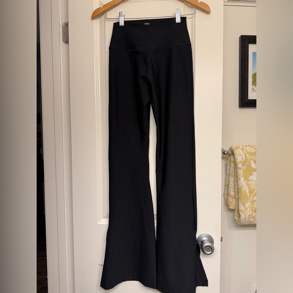 Abercrombie & Fitch YPB sculptLUX Split Hem Flare Legging, Sz Small Short NWOT - Picture 3 of 10